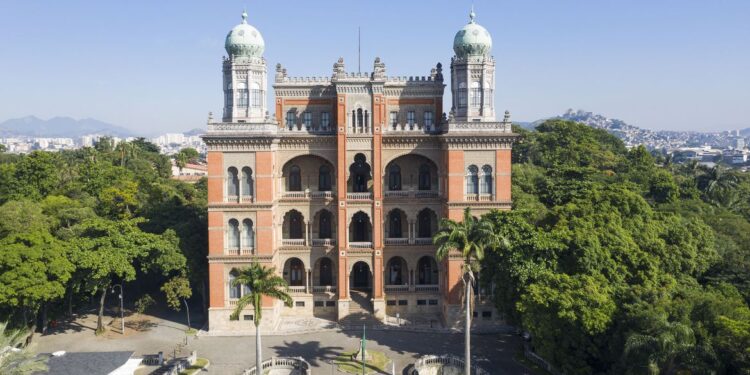 Castelo da Fiocruz, icônica sede do instituto, no Rio de Janeiro. Crédito da foto: acervo Fiocruz.