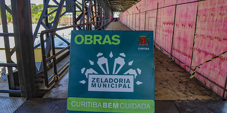 Passarela da Rua da Cidadania do Boqueirão passa por reformas - Curitiba, 25/05/2021 - Foto: Daniel Castellano / SMCS