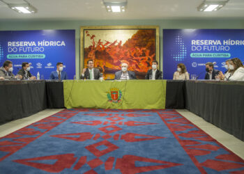 Prefeito Rafael Greca assina com o governador Carlos Massa Ratinho Junior, termo de cooperção técnica entre Prefeitura e Governo do Estado para implantação do programa Reserva Hídrica do Futuro. Curitiba, 15/09/2021. Foto: Pedro Ribas/SMCS