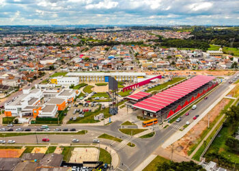 Vista aérea do Bairro Tatuquara. Na imagem Terminal de ônibus e Regional do bairro - Curitiba, 21/10/2021. - Foto: Daniel Castellano / SMCS