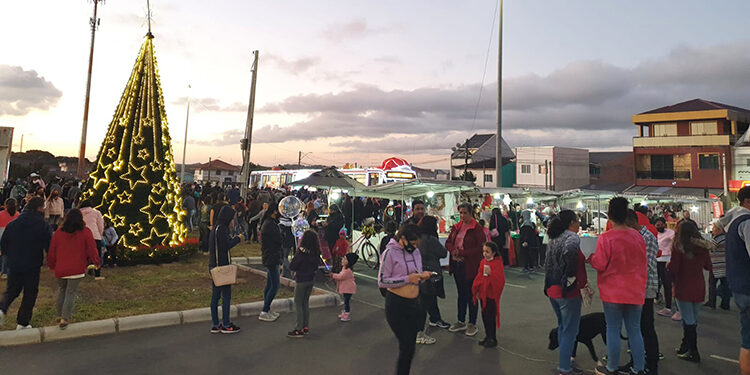 Feira de Natal no Tatuquara foi um sucesso e volta como feira de 
artesanatos em janeiro - Foto: Gabriel Rodrigues Gonçalves