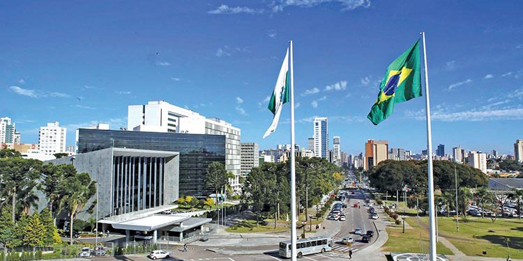 Foto: Centro Cívico, em Curitiba, onde estão as sedes dos três poderes estaduais (Governo do Estado, Assembleia Legislativa e Tribunal de Justiça). 
Foto: César Bustrolin / Prefeitura de Curitiba