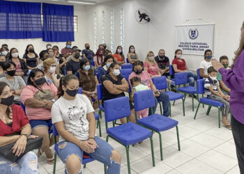 Reunião realizada em 15 de fevereiro com os pais dos alunos para 
apresentação do projeto, nas dependências do Colégio - Foto: Divulgação