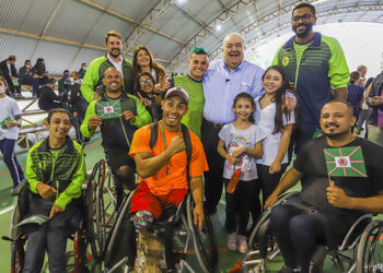 Prefeito Rafael Greca visita Centro de Referência Paralímpico de Curitiba localizado no Centro de Esporte e Lazer Xaxim anexo a Escola Municipal Francisco Derosso. - Curitiba, 29/04/2022 - Foto: Daniel Castellano / SMCS