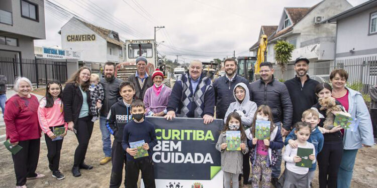 Na ocasião, os gestores da prefeitura distribuíram para 
as crianças gibis sobre educação ambiental.