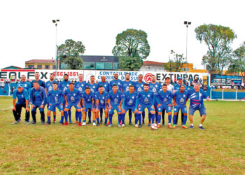 Equipe que venceu o time do Vila Hauer, no último dia 25/06, no Manecão. Juliano, Ricardo, Rafael Nascimento, Jhonny, Kaue, Jackson, Zé Ricardo, Matheus, Juninho, Alex, Macaxeira, Alex Cordeiro. Agachados: Rogério, Wagner, Leonardo, Rick, Dedé, Douglas, Herick, Alex 21, Rafael, Márcio, Edelano e Waltão.