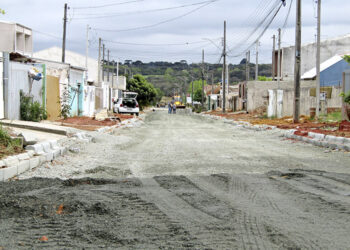 Ruas no Tatuquara - Rua Olivardo Konoroski Bueno, s/n e as obras de asfalto no saibro na região do Rio Bonito.Na imagem, Rua Minero Bittencourt.
 Curitiba, 22/08/2022. Foto: Lucilia Guimarães/SMCS