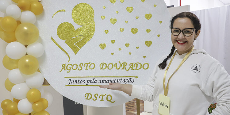 Oficina de Gestantes do Tatuquara realizada na Rua da Cidadania. Na imagem, a médica Waleska de Carvalho Lima. Curitiba, 01/08/2022. Foto: Hully Paiva/SMCS