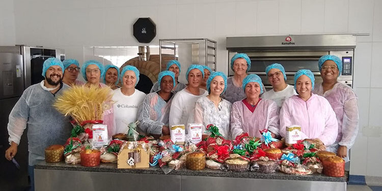 Alunos da Escola de Segurança Alimentar Dom Bosco concluíram o curso de Auxiliar de Serviços de Panificação. Foto: Divulgação