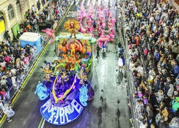 Mocidade Azul: campeã do Carnaval de Curitiba 2023. A escola de 50 anos brilhou no enredo e na "Avenida" Foto: Ricardo Marajó / SMCS