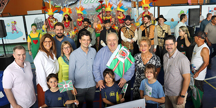 Festa de aniversário de Curitiba 330 anos, realizada no dia 03/03 na Rua da Cidadania do Boqueirão.