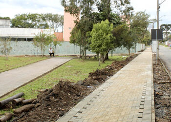 UPA do Boqueirão ganha calçadas acessíveis em todo entorno.
Curitiba, 28/07/2023.
Foto: Fabio Decolin