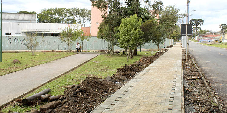 UPA do Boqueirão ganha calçadas acessíveis em todo entorno.
Curitiba, 28/07/2023.
Foto: Fabio Decolin