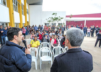 Vice - Prefeito Eduardo Pimentel, acompanhado do Presidente da Câmara de Vereadores, Marcello Fachinello, do Administrador Regional, Marcelo Ferraz Cesar e vereadores, participa do Mutirão na Regional Tatuquara. Curitiba, 15/09/2023. Foto: Ricardo Marajó/SMCS