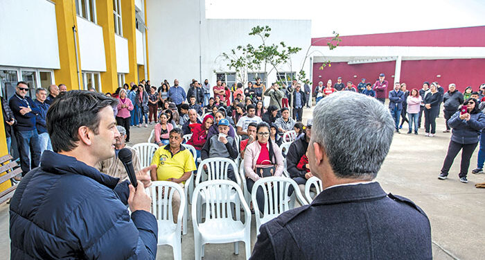 Vice - Prefeito Eduardo Pimentel, acompanhado do Presidente da Câmara de Vereadores, Marcello Fachinello, do Administrador Regional, Marcelo Ferraz Cesar e vereadores, participa do Mutirão na Regional Tatuquara. Curitiba, 15/09/2023. Foto: Ricardo Marajó/SMCS