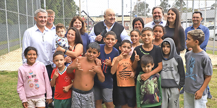 Prefeito Rafael Greca acompanhado da secretária de Meio Ambiente, Marilza Dias e outras autoridades, entrega jardinete revitalizado no Tatuquara.
Curitiba, 20/02/2024.
Foto: José Fernando Ogura/SMCS