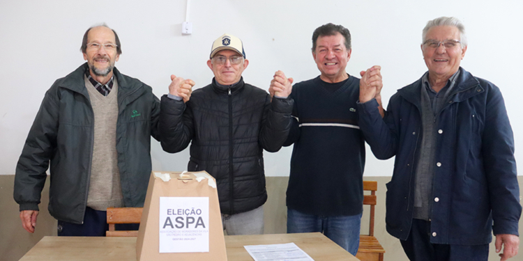 Na foto: João Nicolau Swaab como 1º Tesoureiro; José Aidê Alberto como Vice-presidente; o Presidente da ASPA José Osvandir Borges e o 1º Secretário Aloize Gogola.