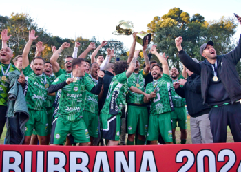 A equipe do Operário Xaxim levou o título da Série C da Suburbana e subiu para a Série B para o ano que vem. Foto: Federação Paranaense de Futebol