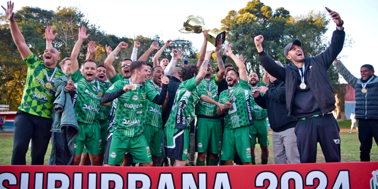 A equipe do Operário Xaxim levou o título da Série C da Suburbana e subiu para a Série B para o ano que vem. Foto: Federação Paranaense de Futebol