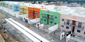 O secretário municipal de obras públicas, Luís Fernando Jamur vistoriou nesta quarta-feira (21/5) as 28 moradias que estão em fase final de obras no Bairro Novo do Caximba, maior intervenção socioambiental da história da cidade. Curitiba, 21/05/2025. Foto: Valquir Kiu Aureliano/SECOM