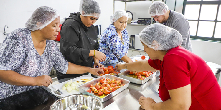 Escolas de Segurança Alimentar tem vagas para cursos gratuitos na área de gastronomia em maio. Foto: Hully Paiva/SECOM