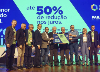 Vice-prefeito e secretário municipal de Desenvolvimento Econômico e Inovação, Paulo Martins, assinou acordo entre Prefeitura de Curitiba, Fomento Paraná e Governo do Estado, que vai dar acesso a crédito barato para empreendedores 
Foto: Gilson Abreu