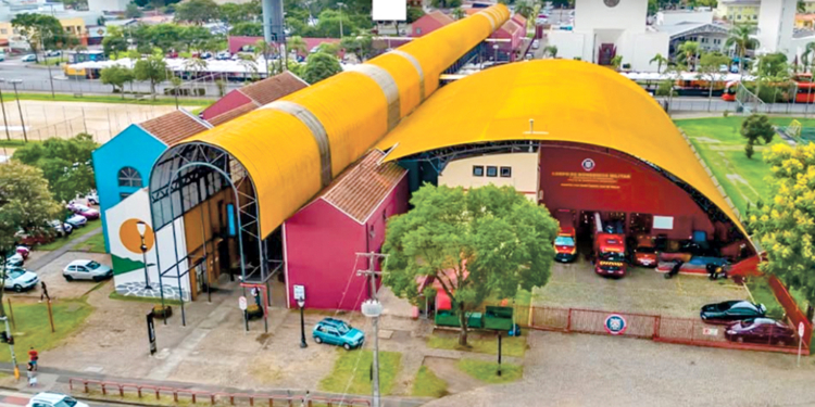 Ícone do Instagram ou celular com o perfil @regionalboqueirao_pmc aberto, simbolizando o novo canal de comunicação da Regional Boqueirão de Curitiba.