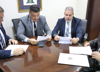 Sessão de votação na Comissão da Assembleia Legislativa do Paraná (ALEP) que aprovou o PL 600/2024 sobre poluição sonora.