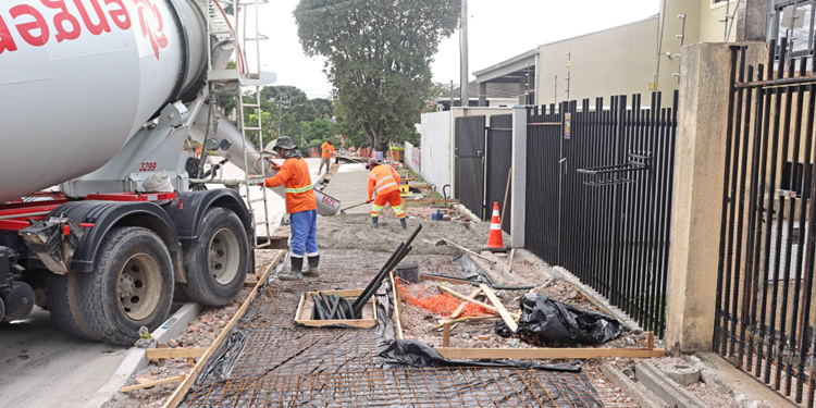 Rua Leôncio Derosso, no bairro Xaxim.
