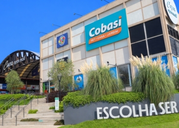 Fachada do Copa Open Mall na Linha Verde entre Pinheirinho e Xaxim em Curitiba