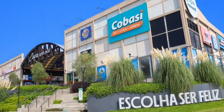 Fachada do Copa Open Mall na Linha Verde entre Pinheirinho e Xaxim em Curitiba