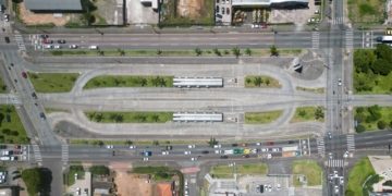 Vista aérea da Linha Verde mostrando crescimento urbano em Curitiba