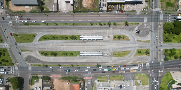 Vista aérea da Linha Verde mostrando crescimento urbano em Curitiba