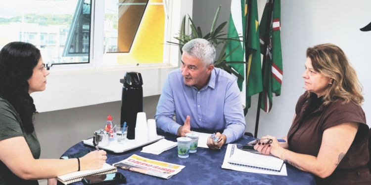 Marcelo Ferraz Cesar durante entrevista sobre obras e prioridades da Regional Tatuquara para 2026