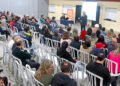 Participação popular nas reuniões do Fala Curitiba 2026 para definição de prioridades de obras e melhorias nos bairros de Curitiba.