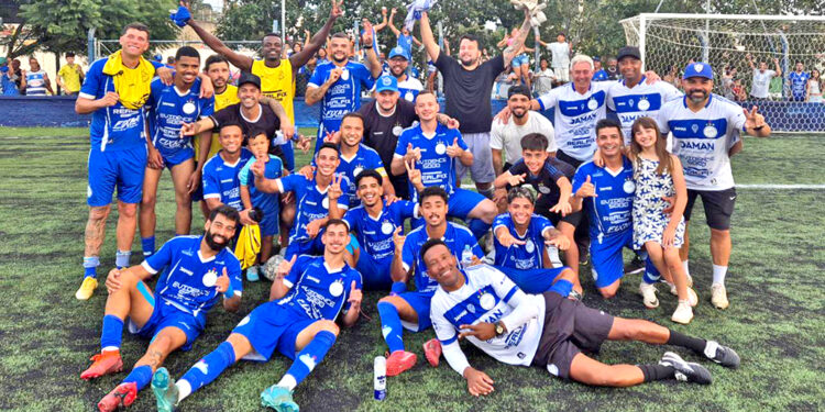 O Azulão da São Pedro garantiu a vaga nas quartas de finais jogando fora de casa
 contra o Operário Pilarzinho, no dia 25/04. No placar agregado o resultado foi 4 x 2. Créditos: Divulgação Urano.