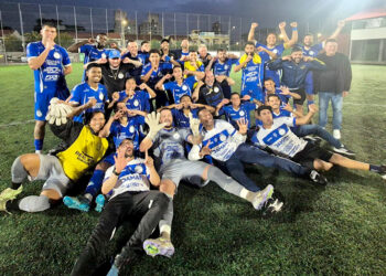 Jogadores do Urano comemorando classificação para a final da Suburbana Série A 2026 após disputa por pênaltis