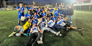 Jogadores do Urano comemorando classificação para a final da Suburbana Série A 2026 após disputa por pênaltis