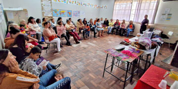 Participantes do projeto Café para Mulheres durante encontro realizado na Escola Municipal Margarida Orso Dalagassa, no Tatuquara.