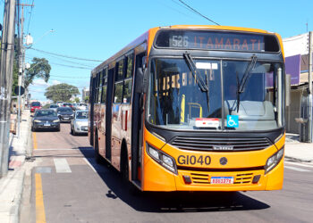Ônibus da linha 526 Itamarati V. São Pedro circulando pela região com novos pontos de parada na Rua David Tows.