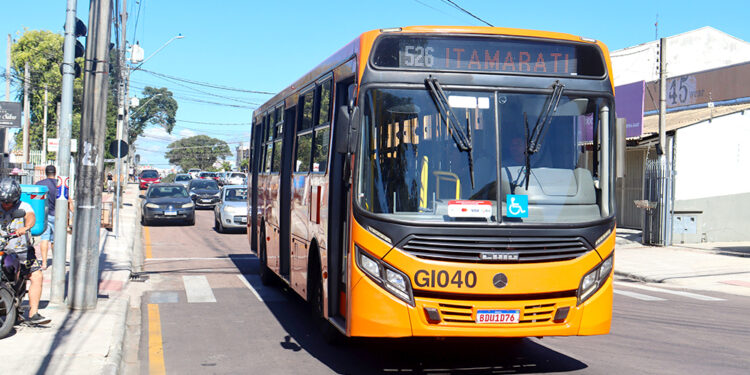 Ônibus da linha 526 Itamarati V. São Pedro circulando pela região com novos pontos de parada na Rua David Tows.
