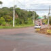 Obras de implantação de rotatória no cruzamento da Avenida Santa Rita de Cássia dos Impossíveis com a Rua Engenheiro João Kloss, no bairro Tatuquara.