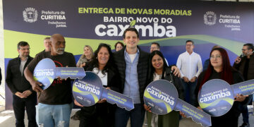 Prefeito Eduardo Pimentel entrega novas casas para moradores do projeto Bairro Novo do Caximba Foto: Valquir Kiu Aureliano/SECOM