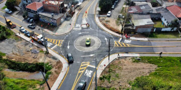 Nova rotatória no Tatuquara no cruzamento da Avenida Santa Rita de Cássia dos Impossíveis com a Rua Engenheiro João Kloss