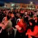 Público reunido para sessão do Cine Passeia no Bairro Novo da Caximba.