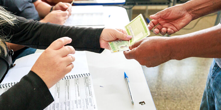 Seção eleitoral durante o primeiro turno das eleições 2026